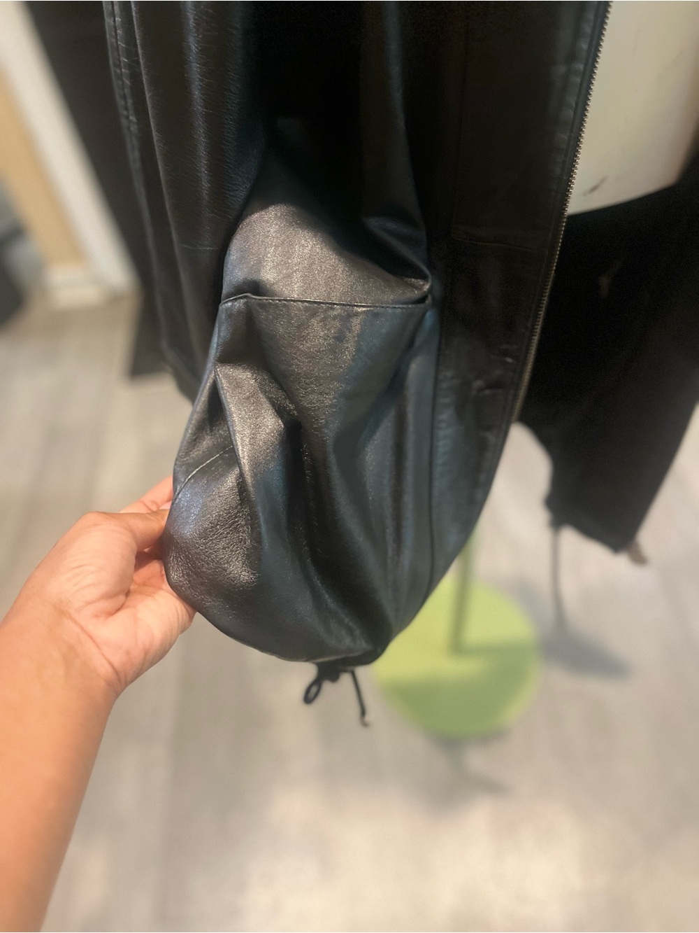 Black Leather Minimalist Grunge Vintage Zip-Front Jacket with Quilted Collar - Picture 6 of 10